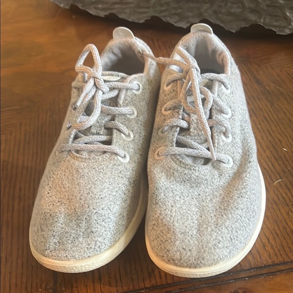 allbirds Shoes - Adult Women’s Gray Sneakers by All birds Size 10. SH135